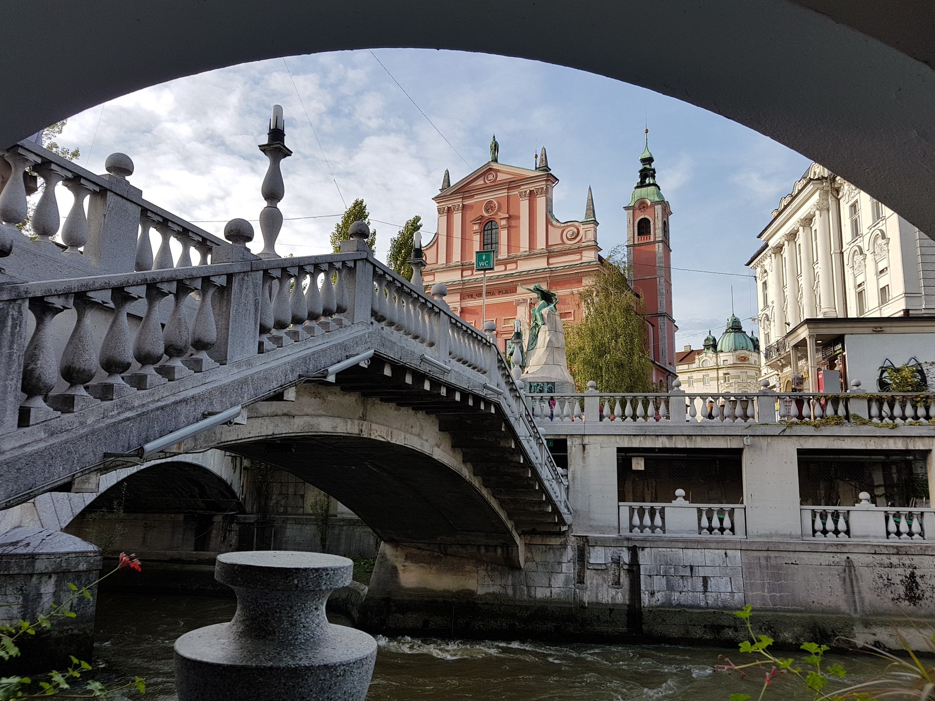 film fixer in Slovenia